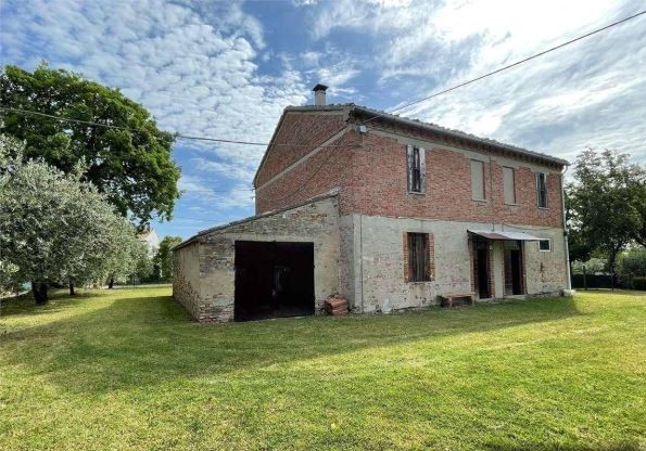 casale via san donato 14.jpg